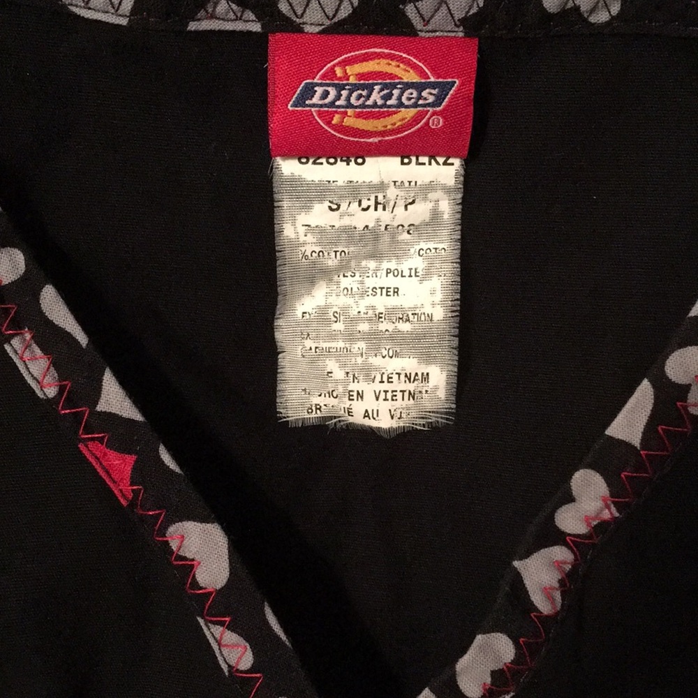 Dickies Solid Black Hearts Trim Scrub Top Size Small - Picture 4 of 4